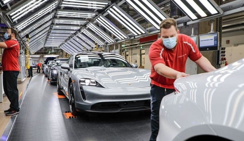 Porsche Offers Free Warranty Extension Due To COVID
