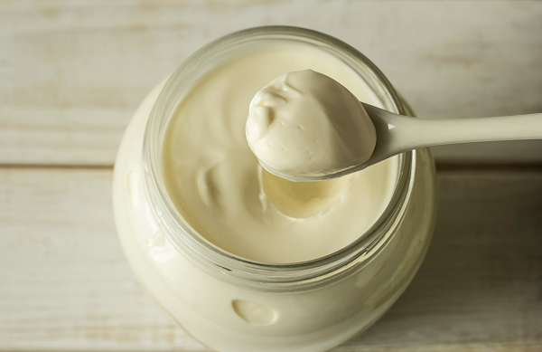 How an emulsifier works - homemade emulsion (mayonnaise) 