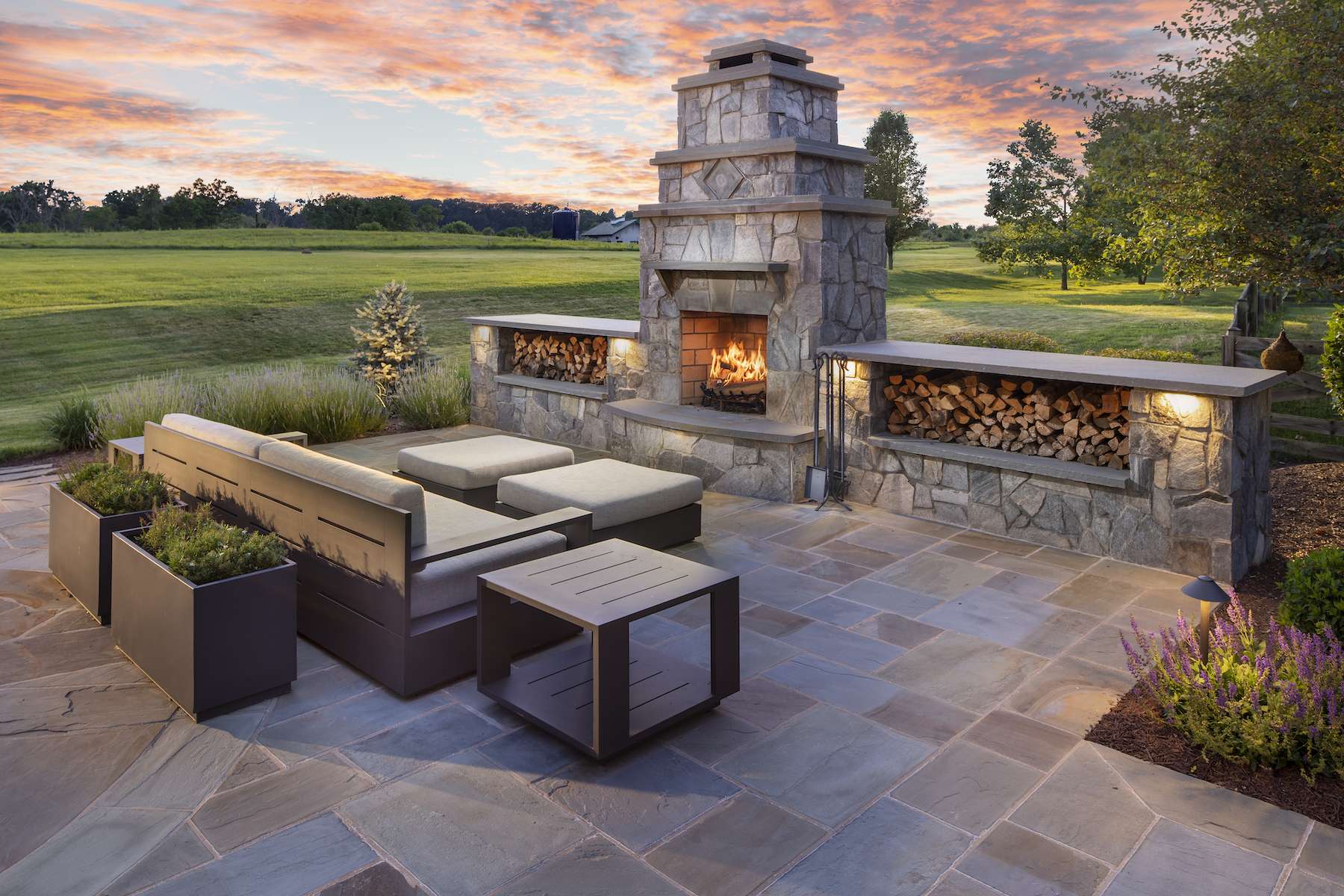 10 Fabulous Designs For Your Outdoor Fireplace | vlr.eng.br
