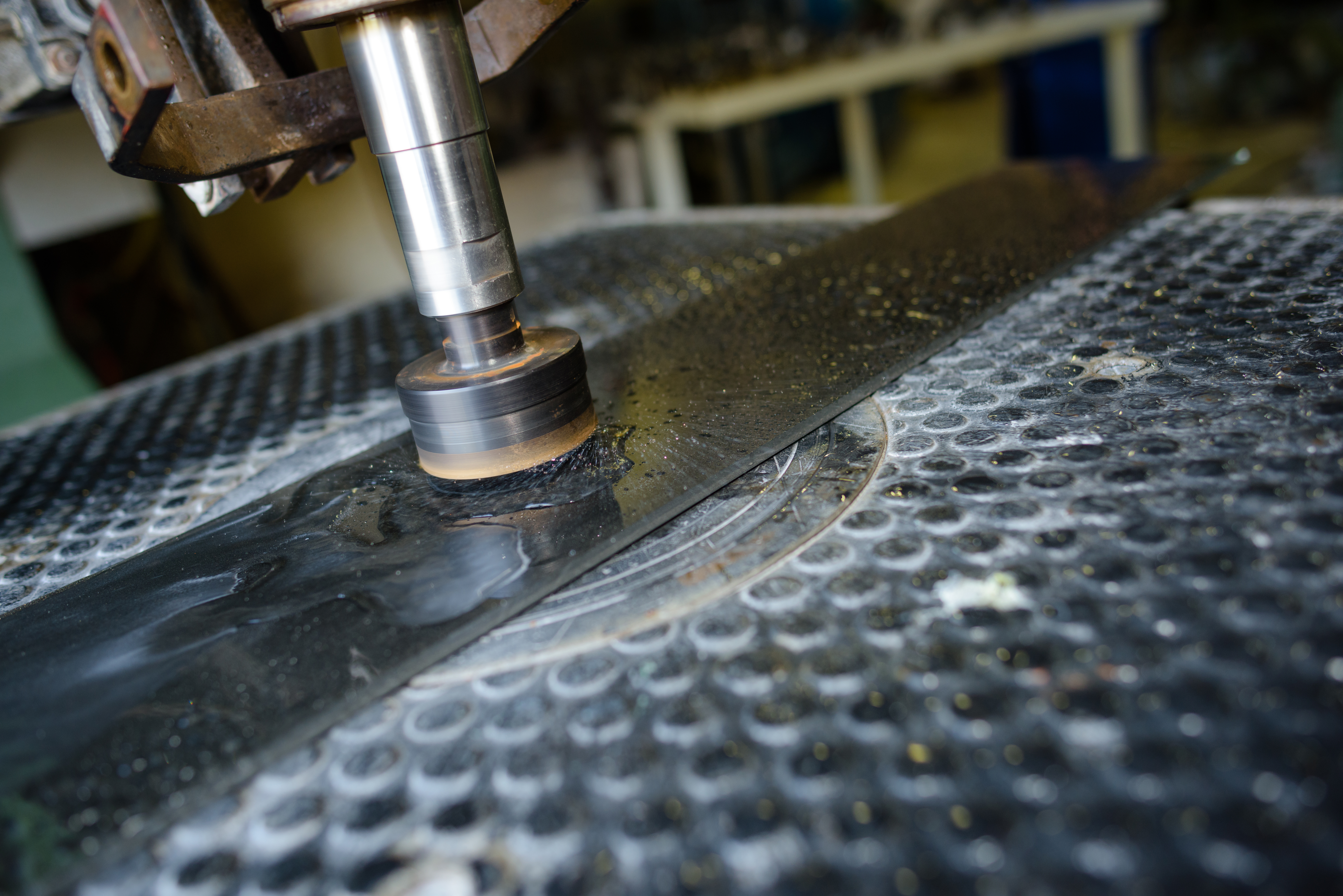 Manual Metal Polishing vs. Automatic Metal Polishing Services - Helander