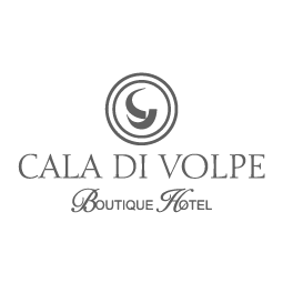 cala-di-volpe-logo-gris cala-di-volpe-logo-gris
