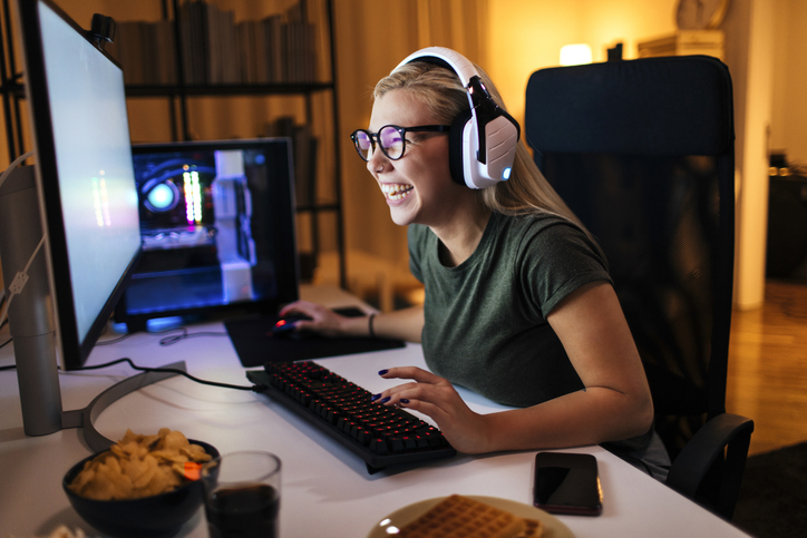 happy-girl-playing-online-games