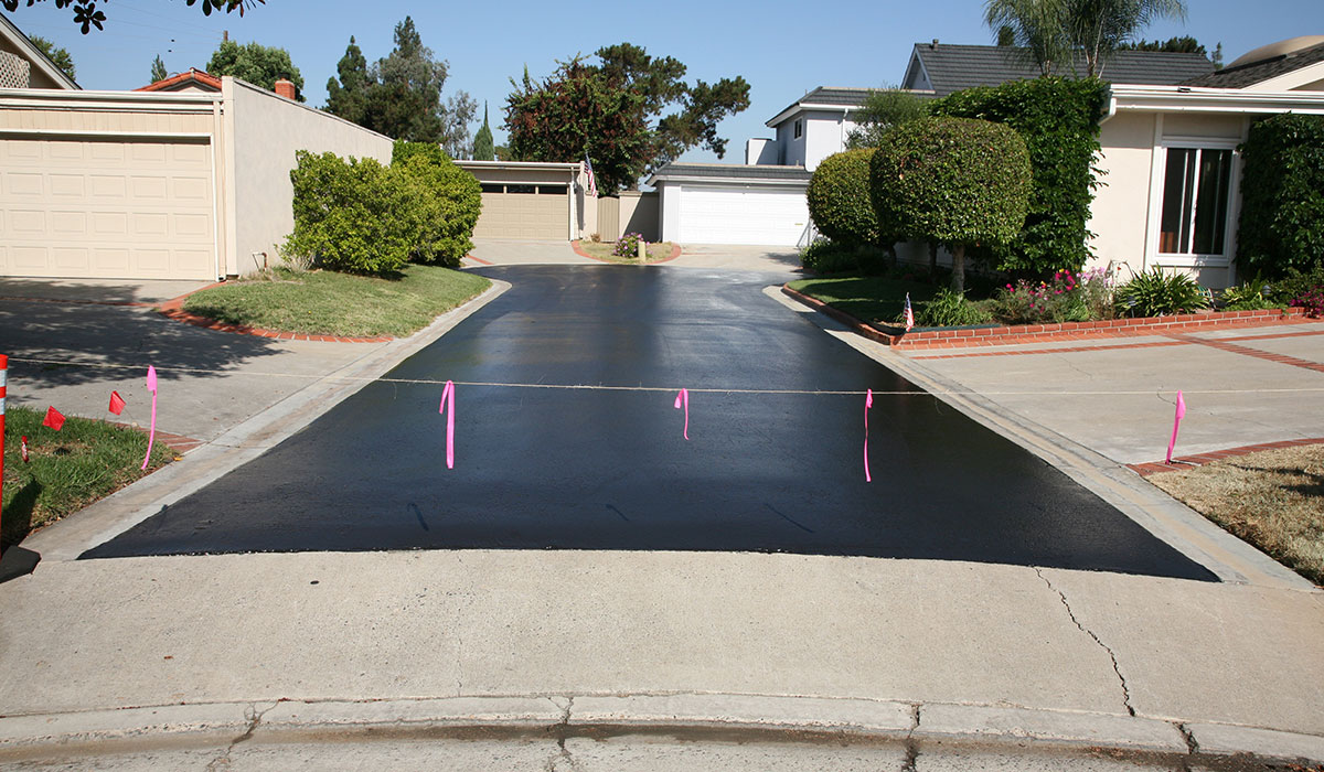 How to Apply Asphalt Driveway Sealer