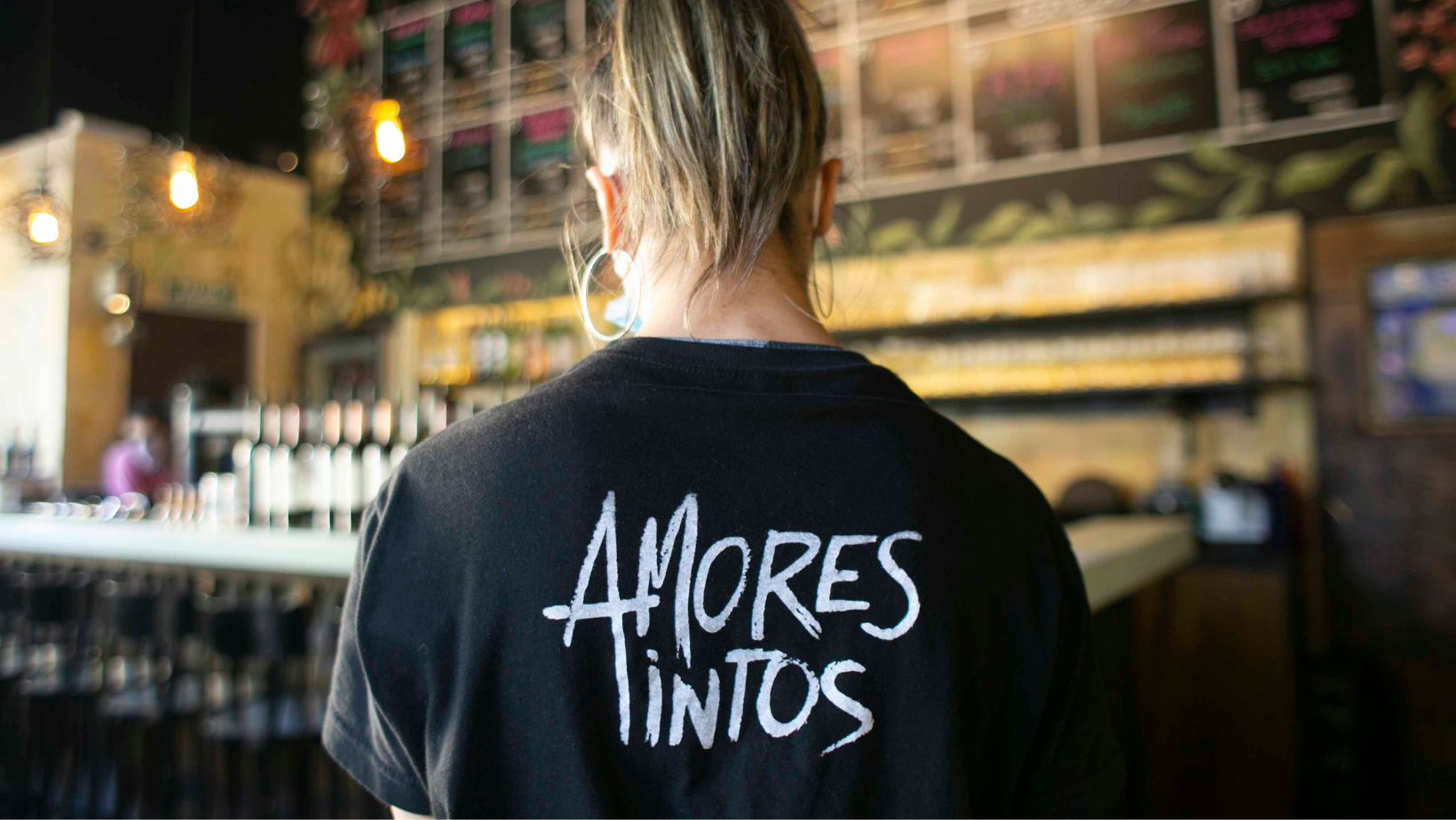 Amores Tintos: el primer wine bar con 16 canillas de vino tirado