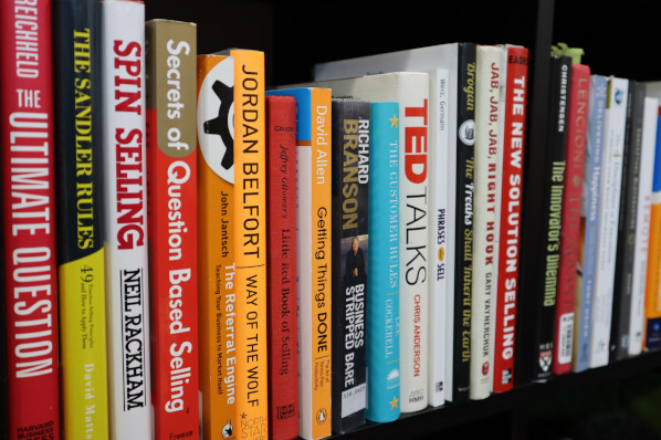 The 44 Most Highly Rated Sales Books Of All Time