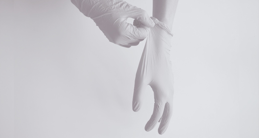 Guantes de nitrilo: estándares y pruebas de calidad