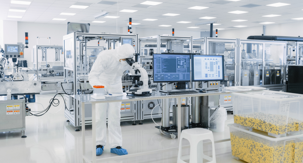 Uniformes antiestáticos: 5 estándares de diseño para el sector farmacéutico