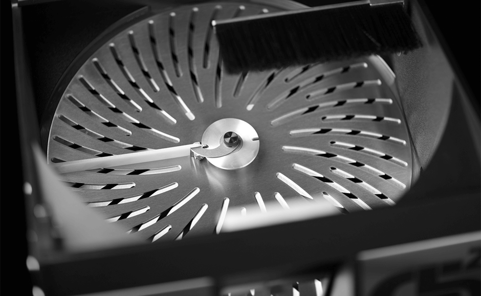 Cannabis Harvest: Hand Trimming or Machine Trimming?