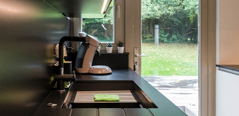 Moderne open mat witte keuken met eiland door Timothy JACOBS | Raison Home - 6