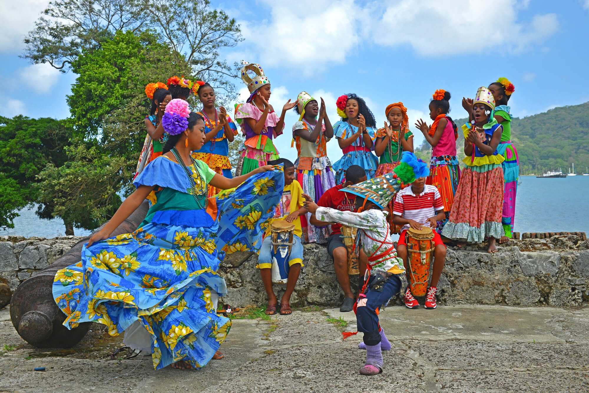 Культура конго. Демократическая Республика Конго национальный костюм. Национальный танец Республики Конго. Карибская культура. Национальная одежда на карибских островах.