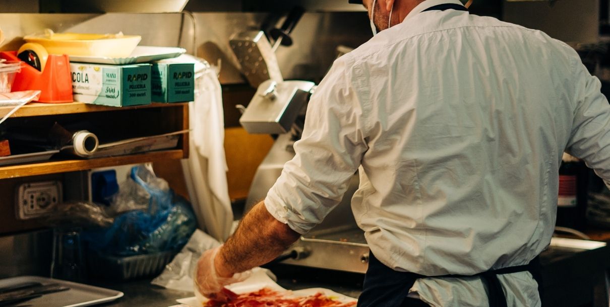 ¿Qué deben tomar en cuenta tus clientes al comprar maquinaria comercial para su negocio?